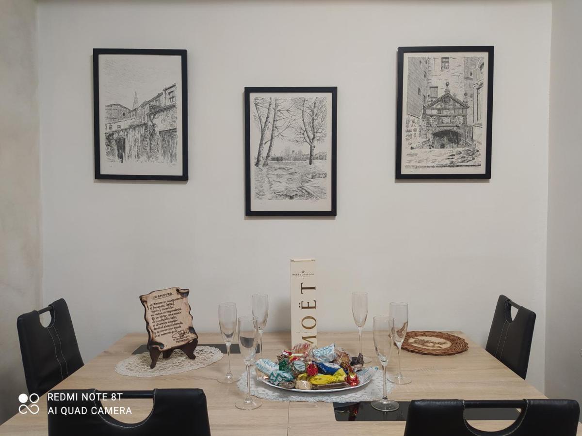 Gonzalo De Berceo 15 " Calidad-Sobrio" And " Free Private Parking " Apartment โลโกรโญ ภายนอก รูปภาพ